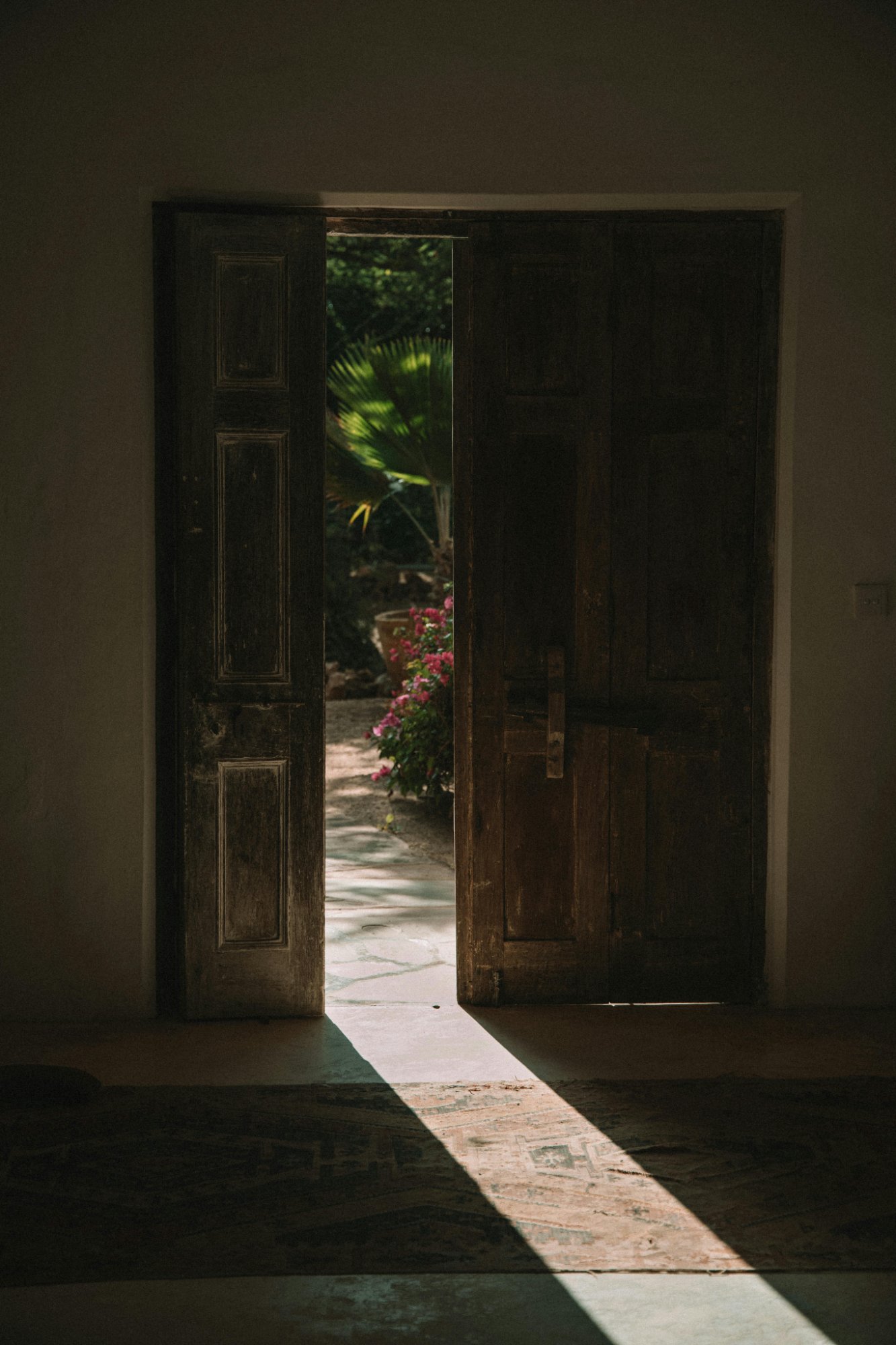 A threshold of light; Ibú